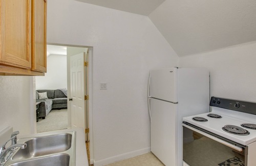 Logan Wohnung | Convenient Logan Apartment - 1 Block to Town!