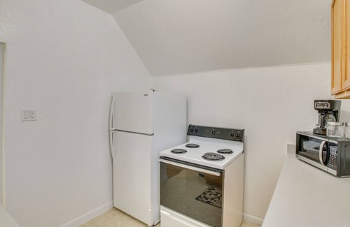 Logan Wohnung | Convenient Logan Apartment - 1 Block to Town!