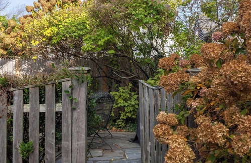 Yachting Village Haus | Conveniently located 3BR Home w/ Outdoor Dining