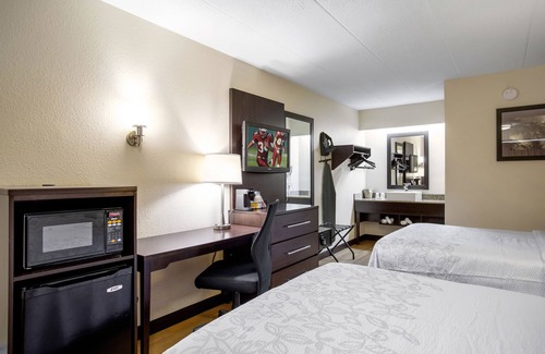 Statesville Hotel | Conveniently To Excellent Transportation! Free Parking, Pet-friendly Property!