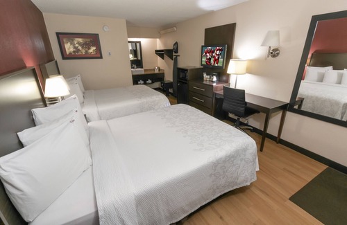 Statesville Hotel | Conveniently To Excellent Transportation! Free Parking, Pet-friendly Property!