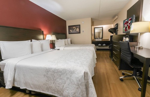 Statesville Hotel | Conveniently To Excellent Transportation! Free Parking, Pet-friendly Property!
