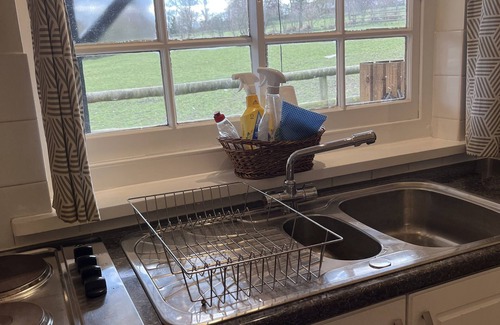 New Forest District Hütte | Einzigartige Selbstversorger-Molkereiumstellung auf einer neuen Waldfarm