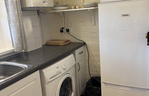 New Forest District Hütte | Einzigartige Selbstversorger-Molkereiumstellung auf einer neuen Waldfarm