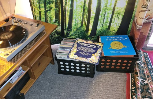 Overgaard Kabine | Cool 'A' frame cabin in the ponderosa pines.