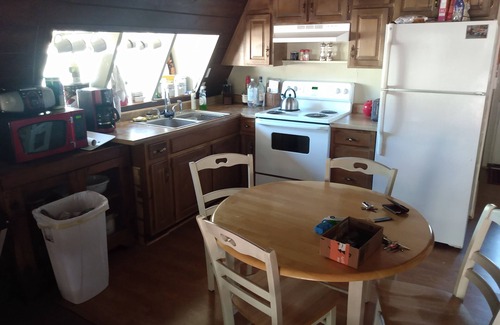 Overgaard Kabine | Cool 'A' frame cabin in the ponderosa pines.