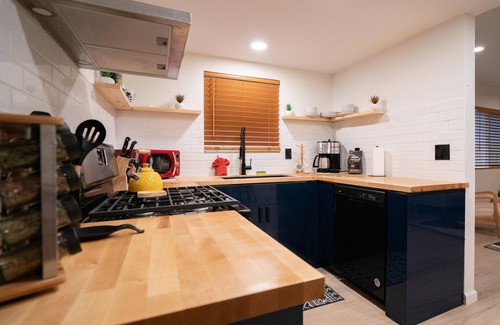 Twentynine Palms Haus | **Cool Coyote** 5 min to Joshua Tree NP* Pool*