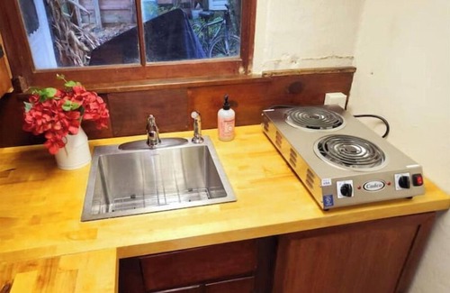 Frederick Sonstige | Cool Smokehouse on historic Manor House grounds!