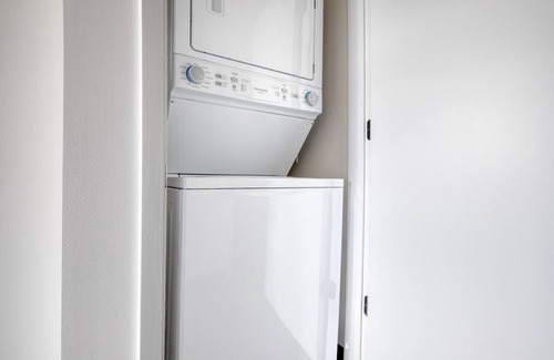 Near West Side Wohnung | Cool West Loop Studio w/ Rooftop & Dog Wash, nr L, by Blueground