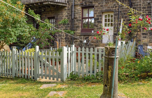 Uppermill Hütte | CoOperative Cottage - UK44502