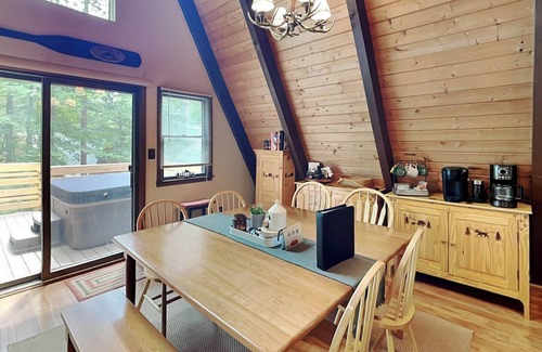 Sky Valley Haus | Coopers Landing | Fire Pit + Hot Tub & Game Room!