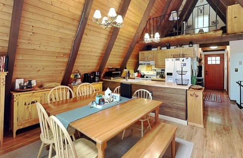 Sky Valley Haus | Coopers Landing | Fire Pit + Hot Tub & Game Room!