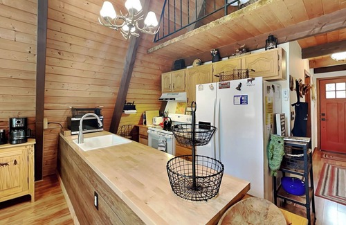 Sky Valley Haus | Coopers Landing | Fire Pit + Hot Tub & Game Room!