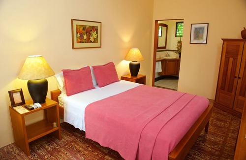 Forest Home Hotel | Coral House