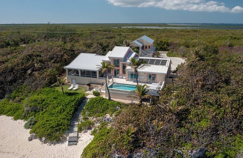 North Side Villa | Coral Loft: Lässiges Wohnen mit einem Hauch von Luxus auf Grand Cayman