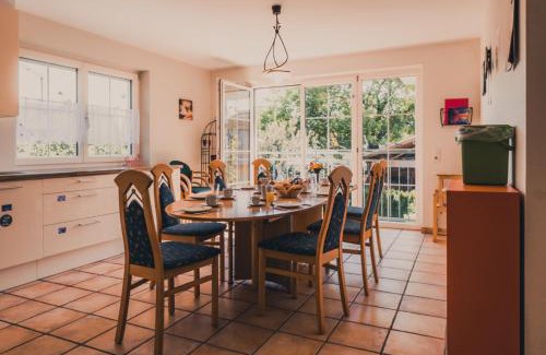 Koblach Wohnung | Coraline -Koblach, 6-10 P, 3 Schlafzimmer, Küche, riesige Terrasse, Parkplatz, WiFi, Stellplatz Ski