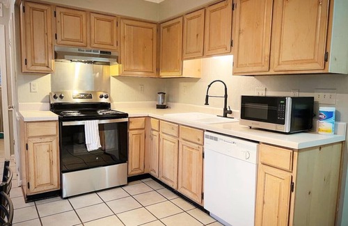 Cordova Haus | Cordova! Modern 3BR, Hot tub&bbq