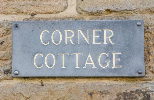 Tideswell Haus | Corner Cottage