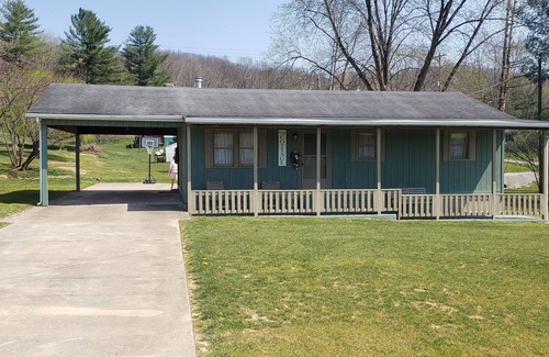 Nelsonville Haus | Corner Cottage near Hocking Hills, WNF, Ohio University, and Hocking College
