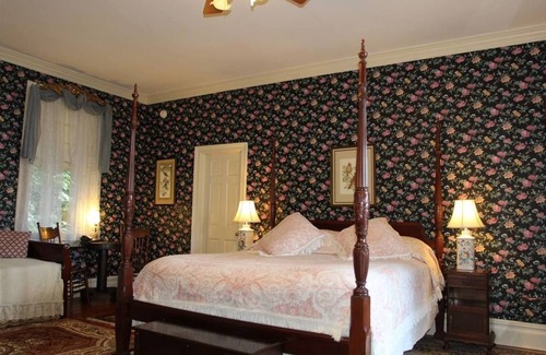 Vicksburg Bed & Breakfast | Corners Mansion Inn - A Bed & Breakfast