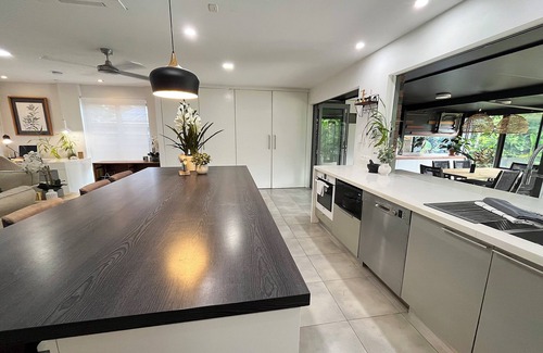 Loganholme Haus | Cornubia Luxury Nature Haven- Family & Pet friendly & wheelchair-friendly