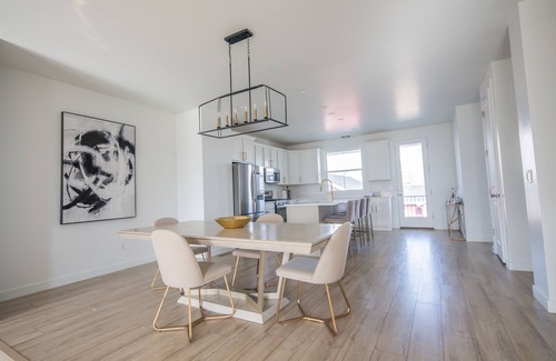 Daybreak Haus | CORPORATE HOUSING