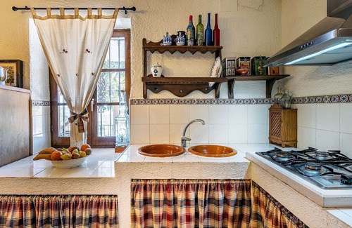 Illora Villa | Cortijo La Alberquilla Íllora by Ruralidays