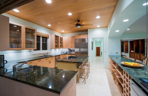 Rum Point Haus | Cos Kai: Harmonische Villa am Sandstrand mit atemberaubendem blauem Blick