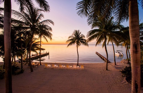 Rum Point Haus | Cos Kai: Harmonische Villa am Sandstrand mit atemberaubendem blauem Blick