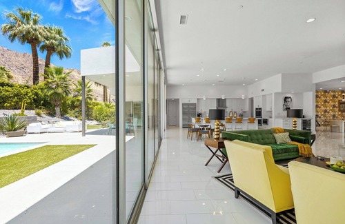 Historic Tennis Club Haus | 'Cosmopolitan' Walk to Palm Canyon!