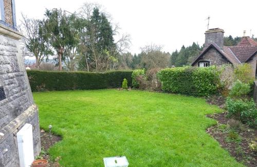 Langford Haus | Cosy 1-bedroom cottage next to Combe Lodge Venue