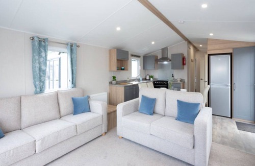 Dunbar Haus | Cosy 2 bedroom caravan with Patio doors onto decking, situated near Dunbar.