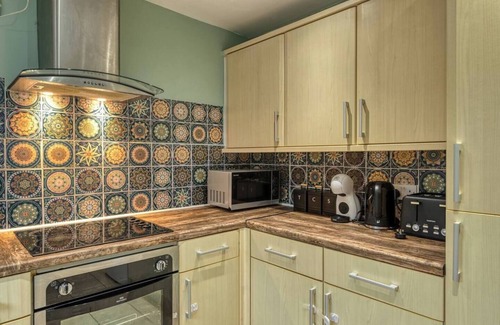 Trafford Hütte | Cosy 2BDR Trafford Cottage, Fits 5, EV charger, WIFI, Parking