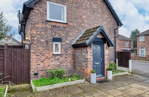 Trafford Hütte | Cosy 2BDR Trafford Cottage, Fits 5, EV charger, WIFI, Parking