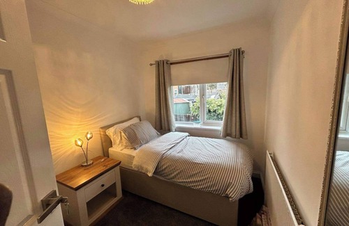 Birmingham Haus | Cosy 3-Bed Retreat - Garden, Parking & Bbq