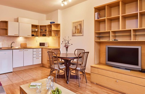 Janske Lazne Wohnung | Gemütliche Wohnung für 4 Personen mit W-LAN, TV, Balkon und Parkplatz