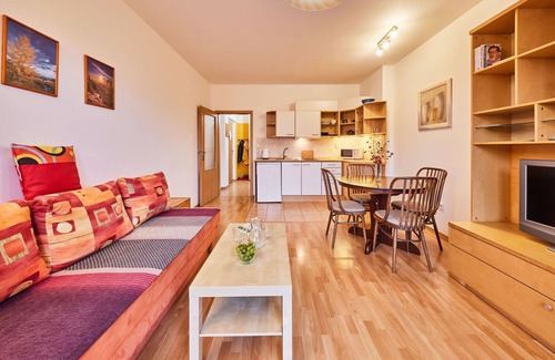 Janske Lazne Wohnung | Gemütliche Wohnung für 4 Personen mit W-LAN, TV, Balkon und Parkplatz