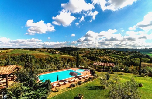 Sughera Wohnung | Wohnung mit W-LAN, Klimaanlage, Pool, TV, Terrasse, Panoramablick, Parkplatz, bei San Gimignano