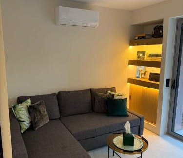 Glyfada Wohnung | Cosy apartment with shared pool and garden
