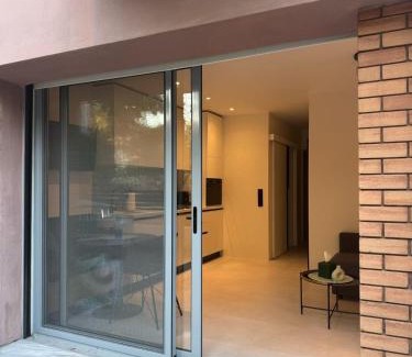 Glyfada Wohnung | Cosy apartment with shared pool and garden