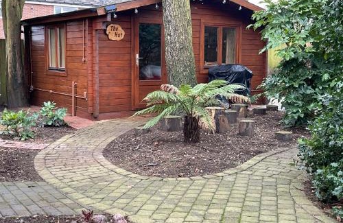 Folkestone Haus | Cosy Cabin, hidden from the main house - Sleeps 2 - EV
