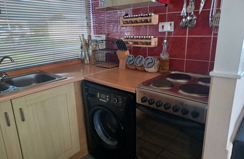 Llansaint Skihütte | Cosy chalet with all year round sunroom. Ideal location in West Wales to explore