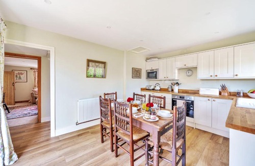 Cheselbourne Haus | Cosy Cottage