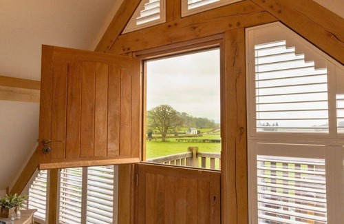 Montgomery Haus | Cosy countryside luxury apartment sleeping two. Surrounded by stunning panoramic views.