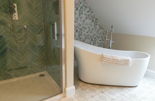 Montgomery Haus | Cosy countryside luxury apartment sleeping two. Surrounded by stunning panoramic views.