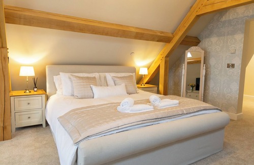 Montgomery Haus | Cosy countryside luxury apartment sleeping two. Surrounded by stunning panoramic views.