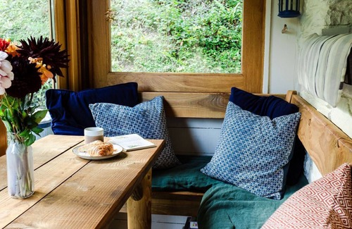 Llanfihangel Tal-y-llyn Hütte | Cosy Eco-Cottage w/ garden stream: mountains & rivers to explore!