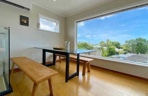 Massey Haus | Cosy family house in Massey with Good View