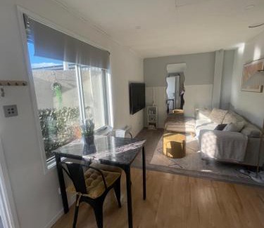 Geilston Bay Haus | Cosy Getaway for 2