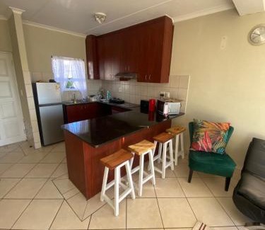 Kareeberg Haus | Cosy Guesthouse near Muizenberg Beach